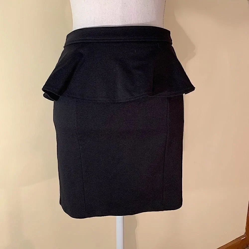 American Eagle Black mini Skirt with peplum Ruffle detail Size 4